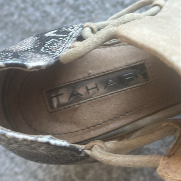 Tahari - Suede Peep Toe Block Heel Bootie Size 6.5 - Picture 6 of 7